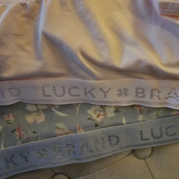 Lucky Brand Sports Bras - Picture 6 of 7